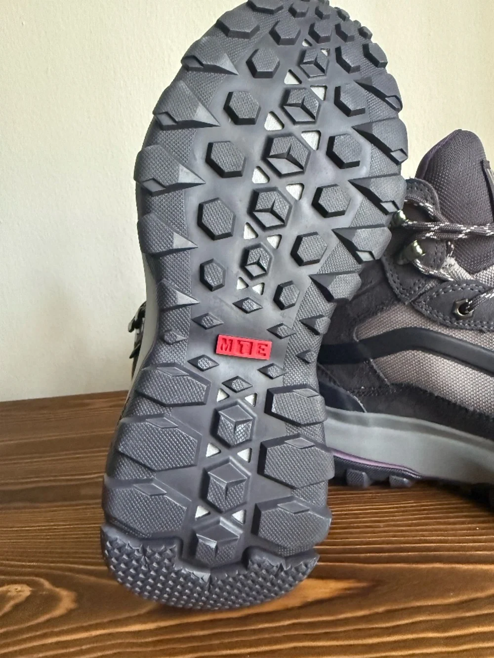 Vans MTE Crestline Waterproof Boots Dark Gray VN000CVQBFB Men's 8 Women's 9.5